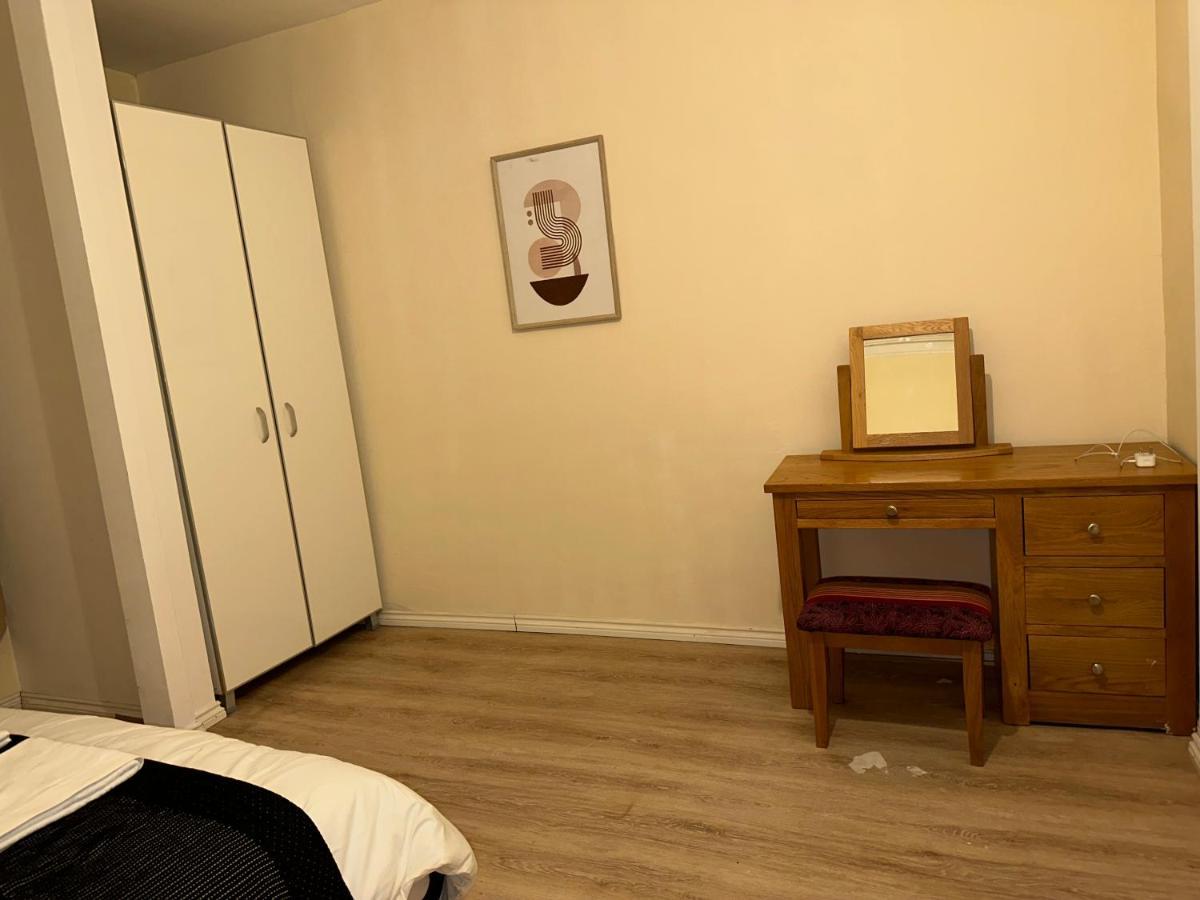 North London A Spacious 7 Bedroom House Accommodating Up To 18 People Complete With Own Gym And Table Tennis Exterior foto