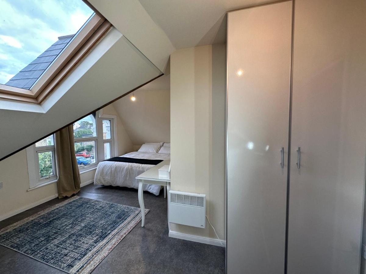 North London A Spacious 7 Bedroom House Accommodating Up To 18 People Complete With Own Gym And Table Tennis Exterior foto