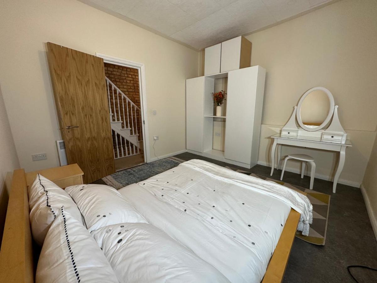North London A Spacious 7 Bedroom House Accommodating Up To 18 People Complete With Own Gym And Table Tennis Exterior foto